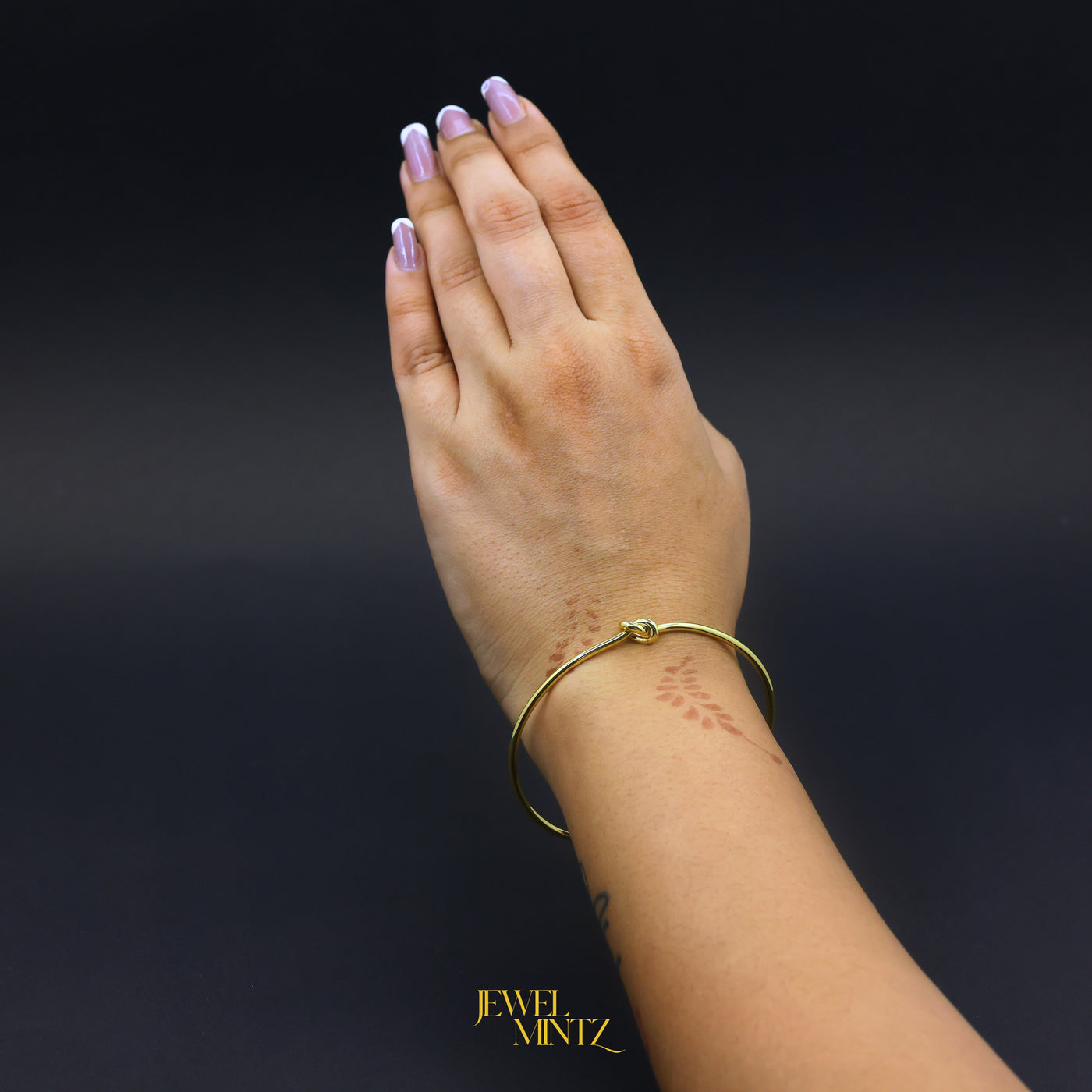 Minimalist Anti-Tarnish Gold Knot Bracelet for Women – Adjustable & Elegant | Jewel Mintz